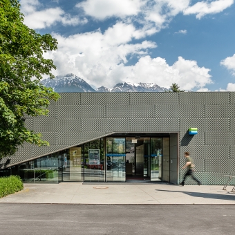 Außenansicht der BTV Bank Filiale Olympisches Dorf in Innsbruck in der Schützenstraße 49