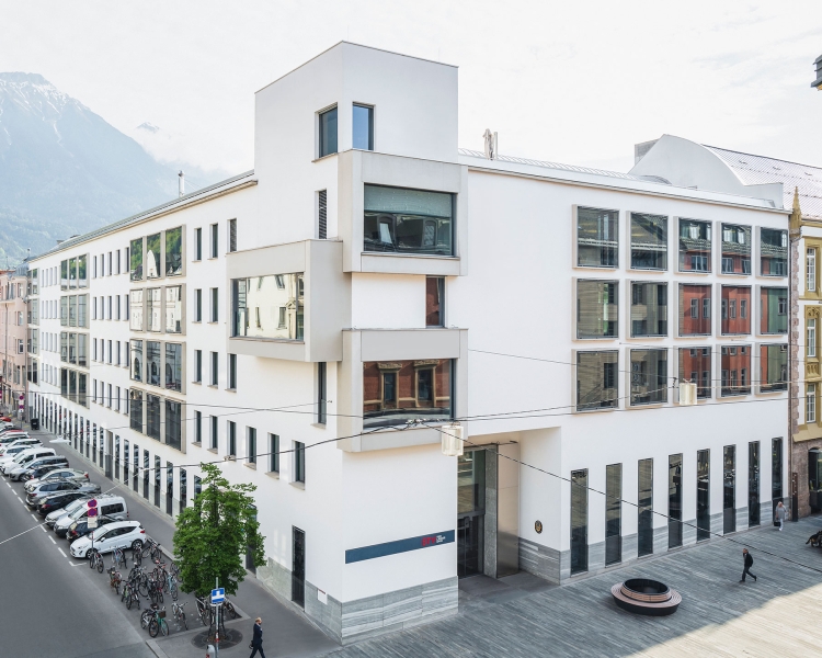 Weiße BTV Filiale in Innsbruck