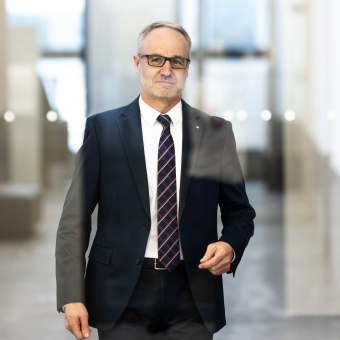 Markus Scherer mit Zitat: Die Art der länderübergreifenden Betreuung richtet sich nach dem Kundenbedarf.