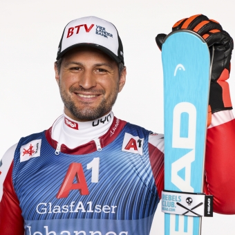 Eine männlicher Skifahrer.