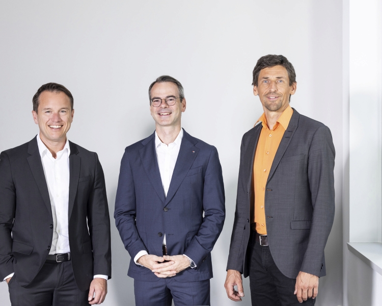 Zu sehen sind Dr. Ralf Baumann, Innfoliolytix, Dr. Robert Wiesner, BTV, und Univ.-Prof. Dr. Jochen Lawrenz, Innfoliolytix