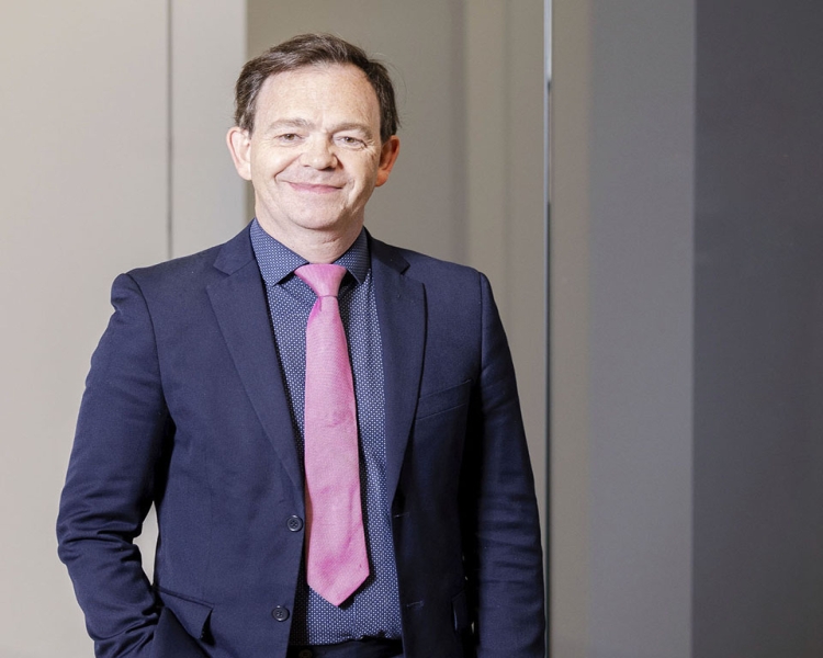 Georg Lehmann vor hellem Hintergrund mit Zitat: Wir setzen uns aktiv für ökologische und soziale Verantwortung ein.