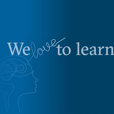 Das Logo von „We love to learn“ mit dem Schriftzug „We love to learn.“ in einer schlichten und modernen Gestaltung.